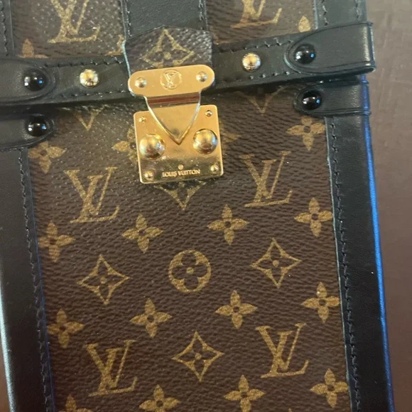 Authentic, like new Louis Vuitton LV Monogram Trunk Pochette Vertical - Picture 4 of 11